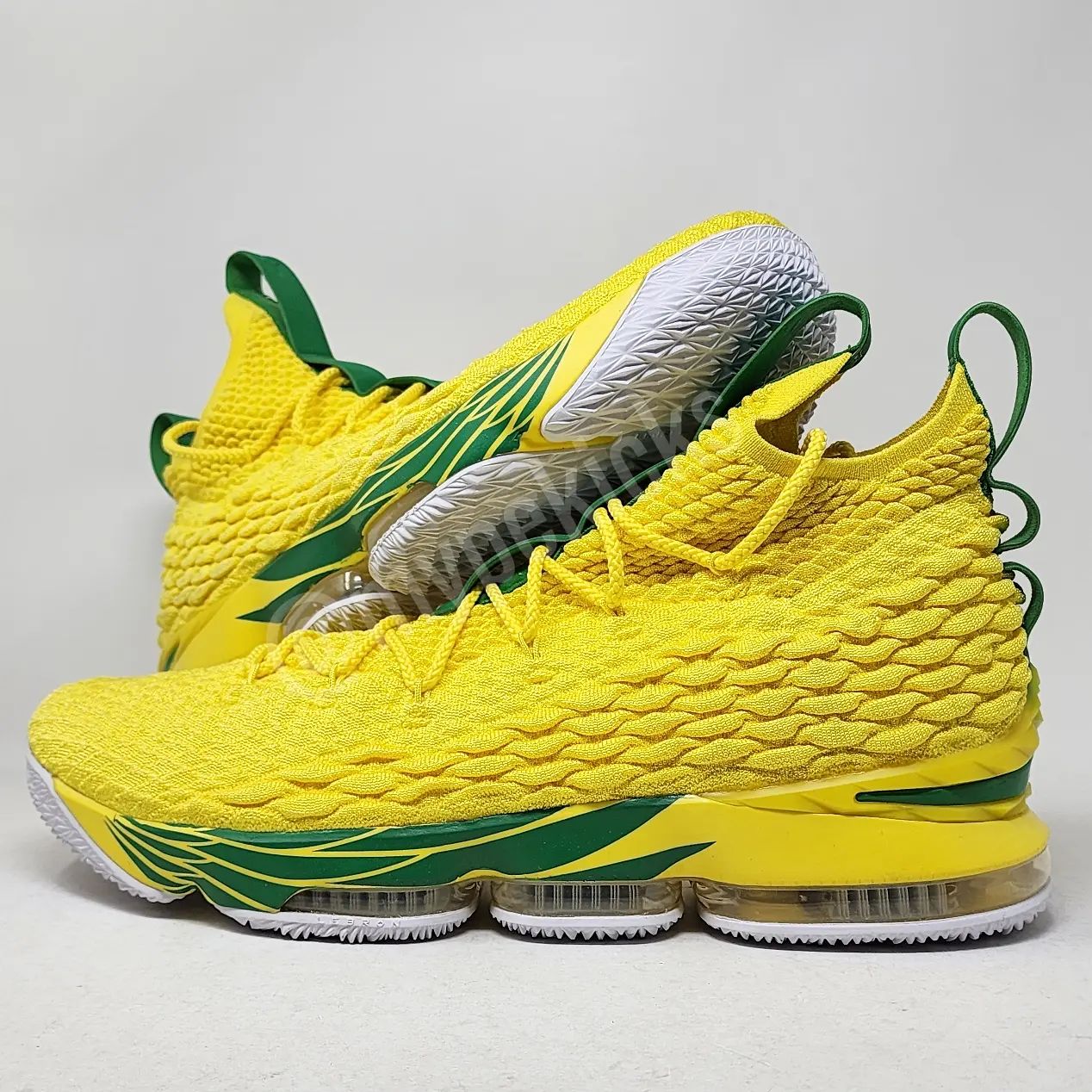 Nike LeBron 15 - Oregon Ducks PE