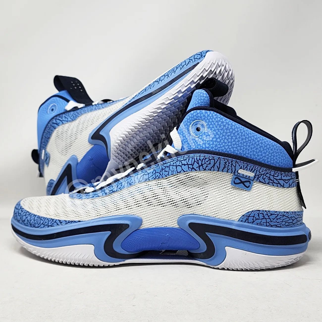AJ 36 低帮 - 北卡大学队 PE