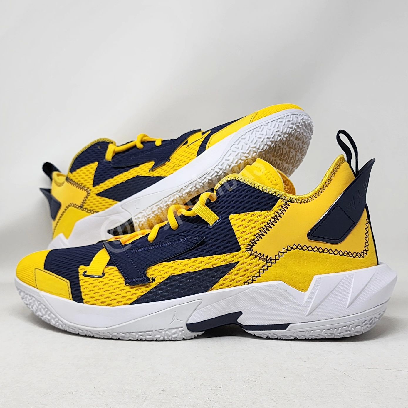 AJ 35 - 黄蜂队 PE