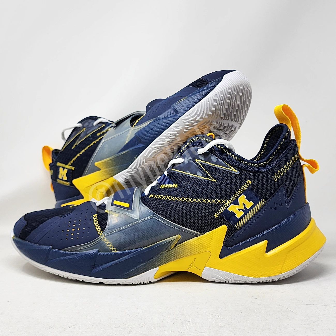AJ 35 - 黄蜂队 PE