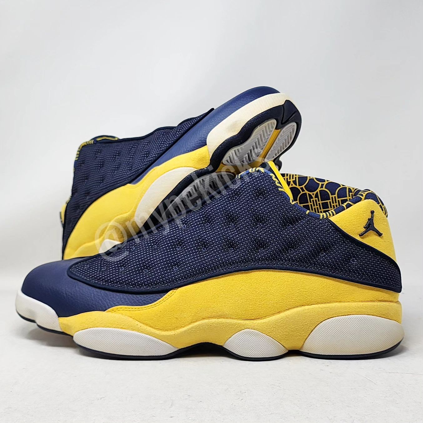 Air Jordan 13 Retro Low - Michigan Wolverines PE