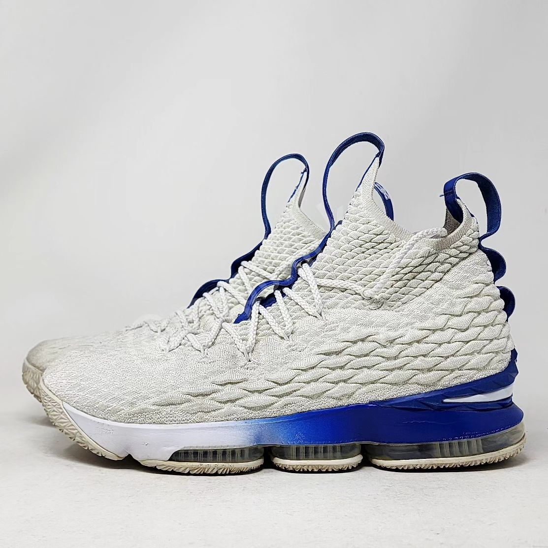 Nike LeBron 15 - Kentucky Wildcats PE