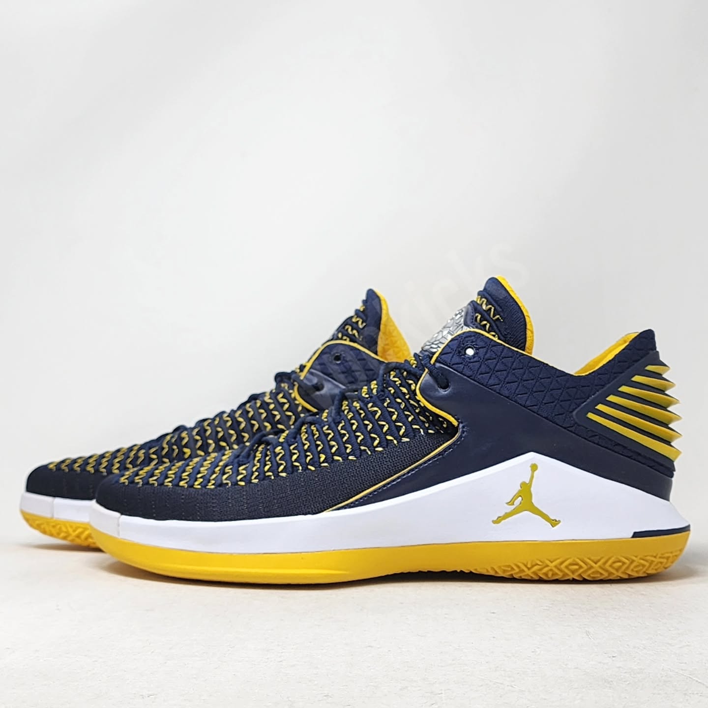 Air Jordan 32 Low - Victor Oladipo Indiana Pacers PE