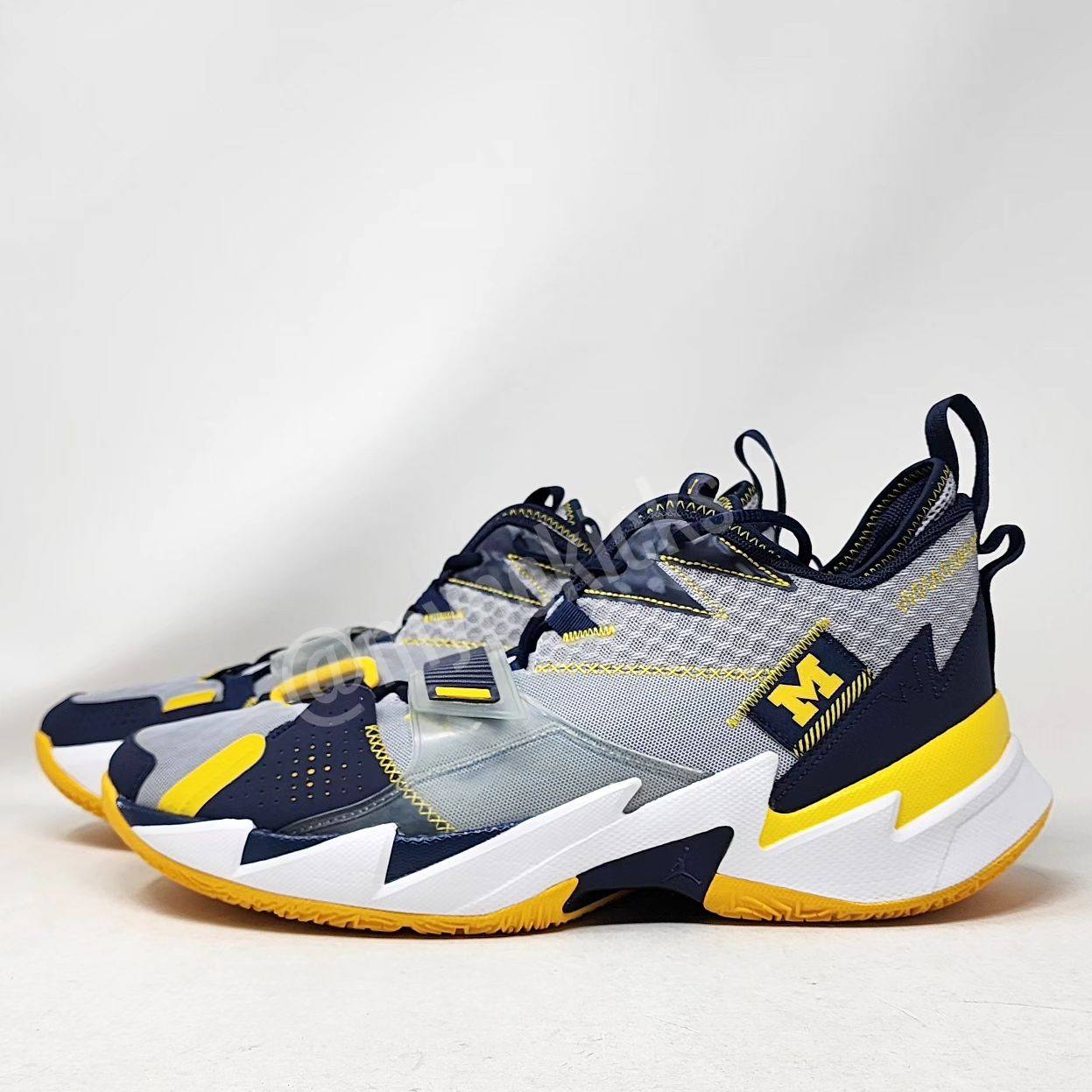 AJ 35 - 黄蜂队 PE