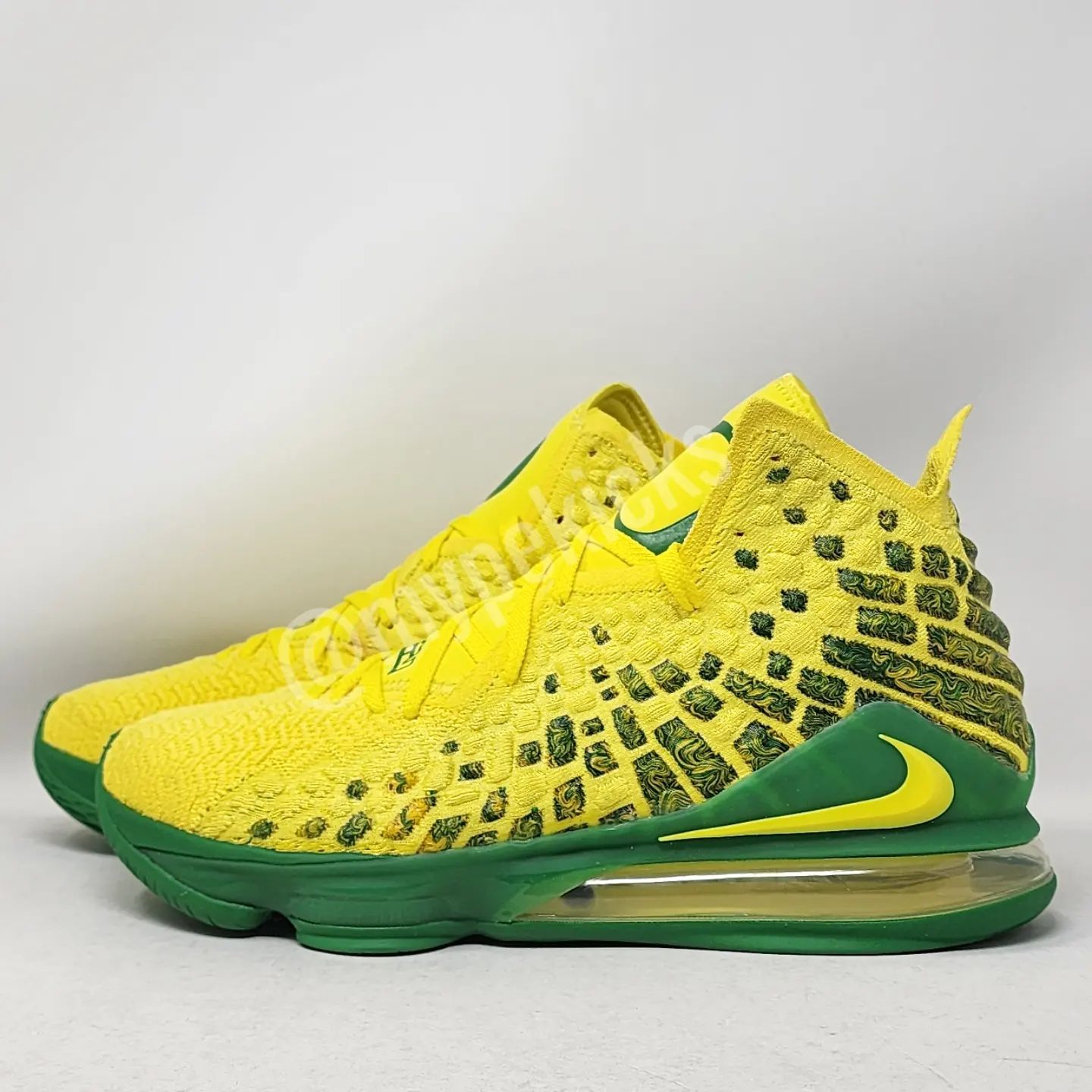 Nike LeBron 17 - Oregon Ducks PE
