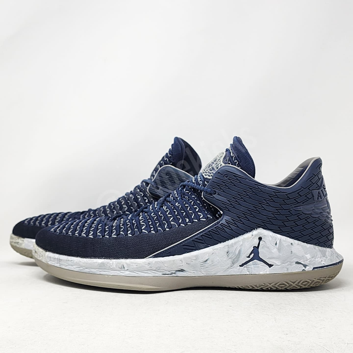 Air Jordan 32 Low - Georgetown Hoyas PE
