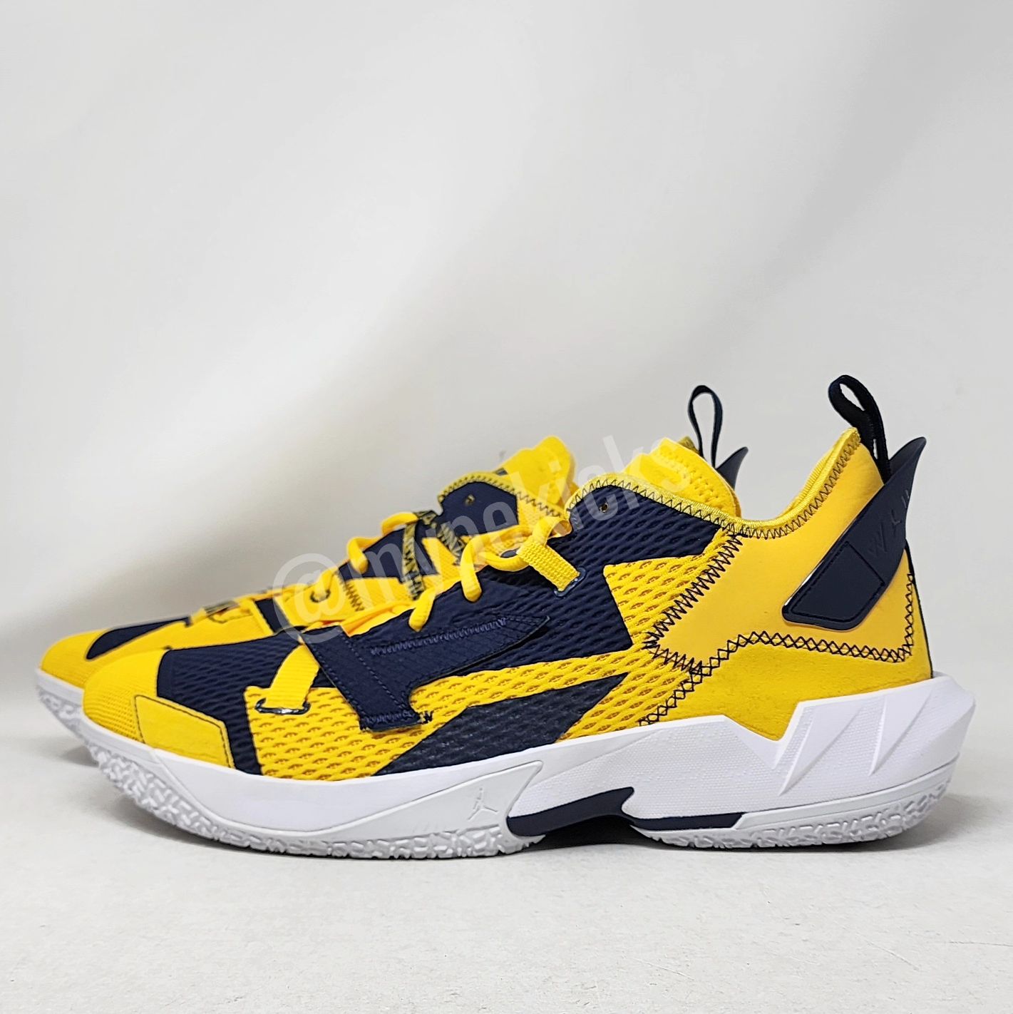 AJ 35 - 黄蜂队 PE