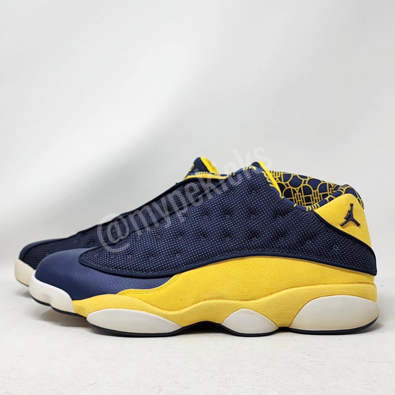 Air Jordan 13 Retro Low - Michigan Wolverines PE