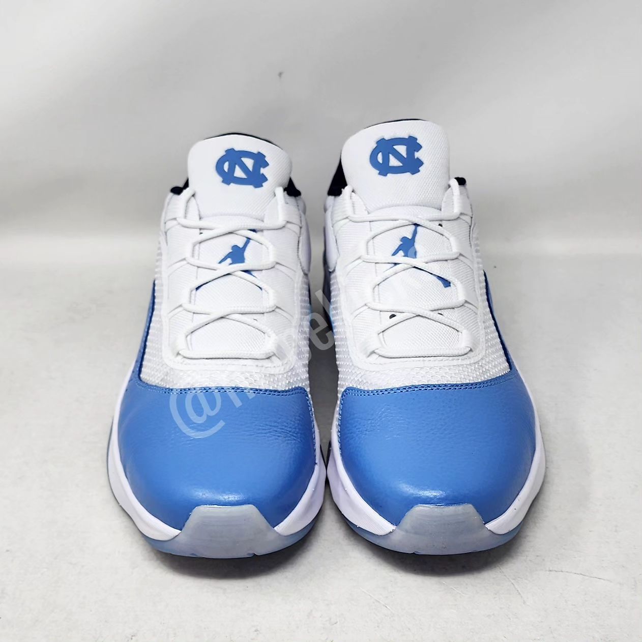 Air Jordan 11 CMFT Low - UNC Tar Heels PE