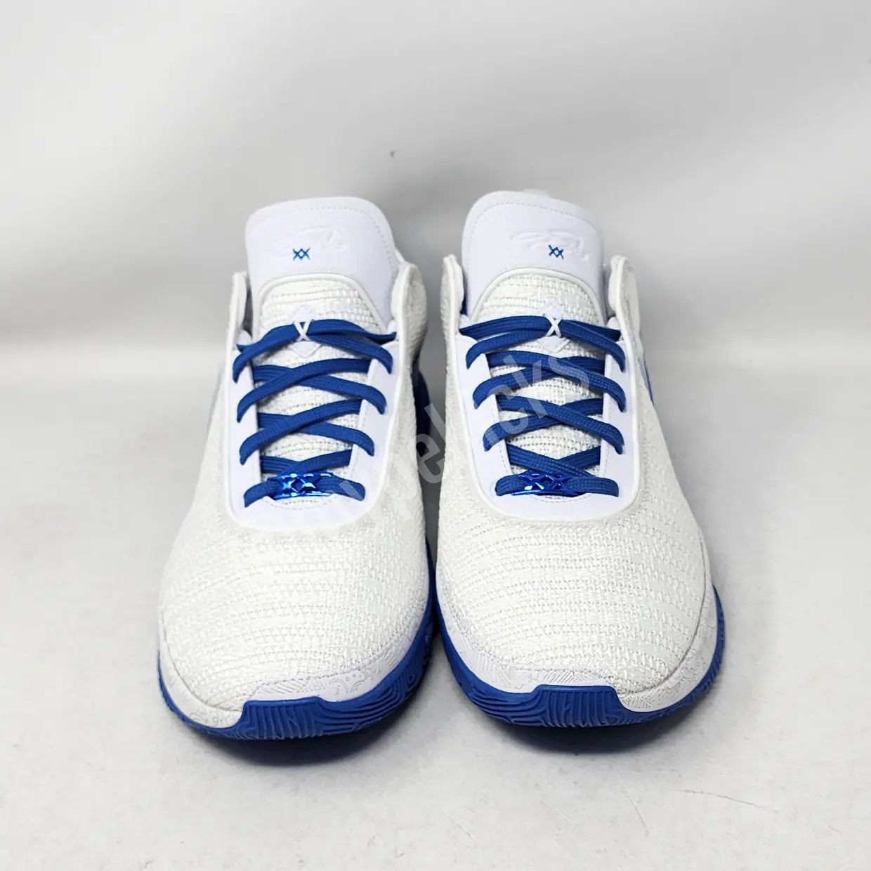 Nike LeBron 20 - Kentucky Wildcats PE