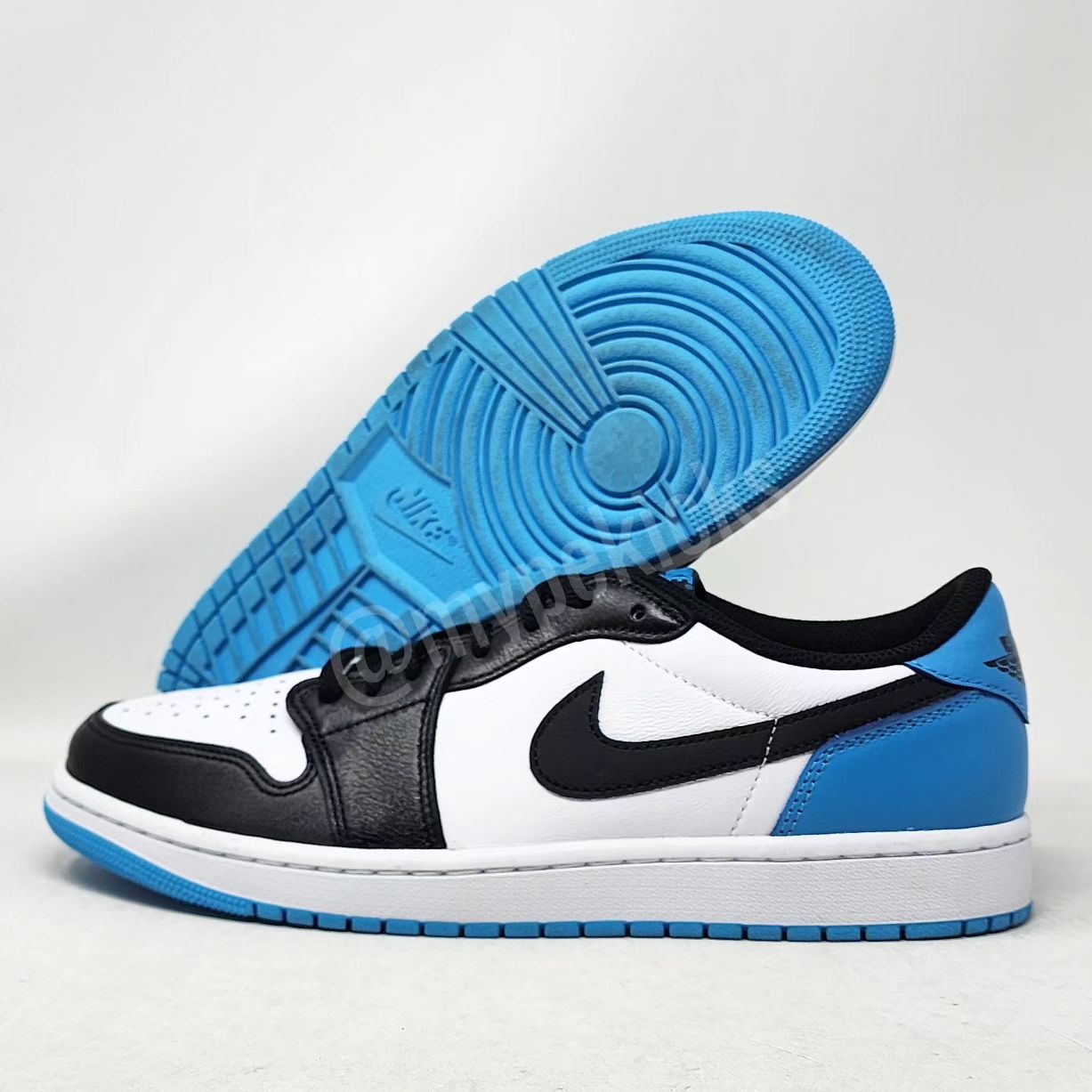 Air Jordan 01 Retro Low OG - Powder Blue