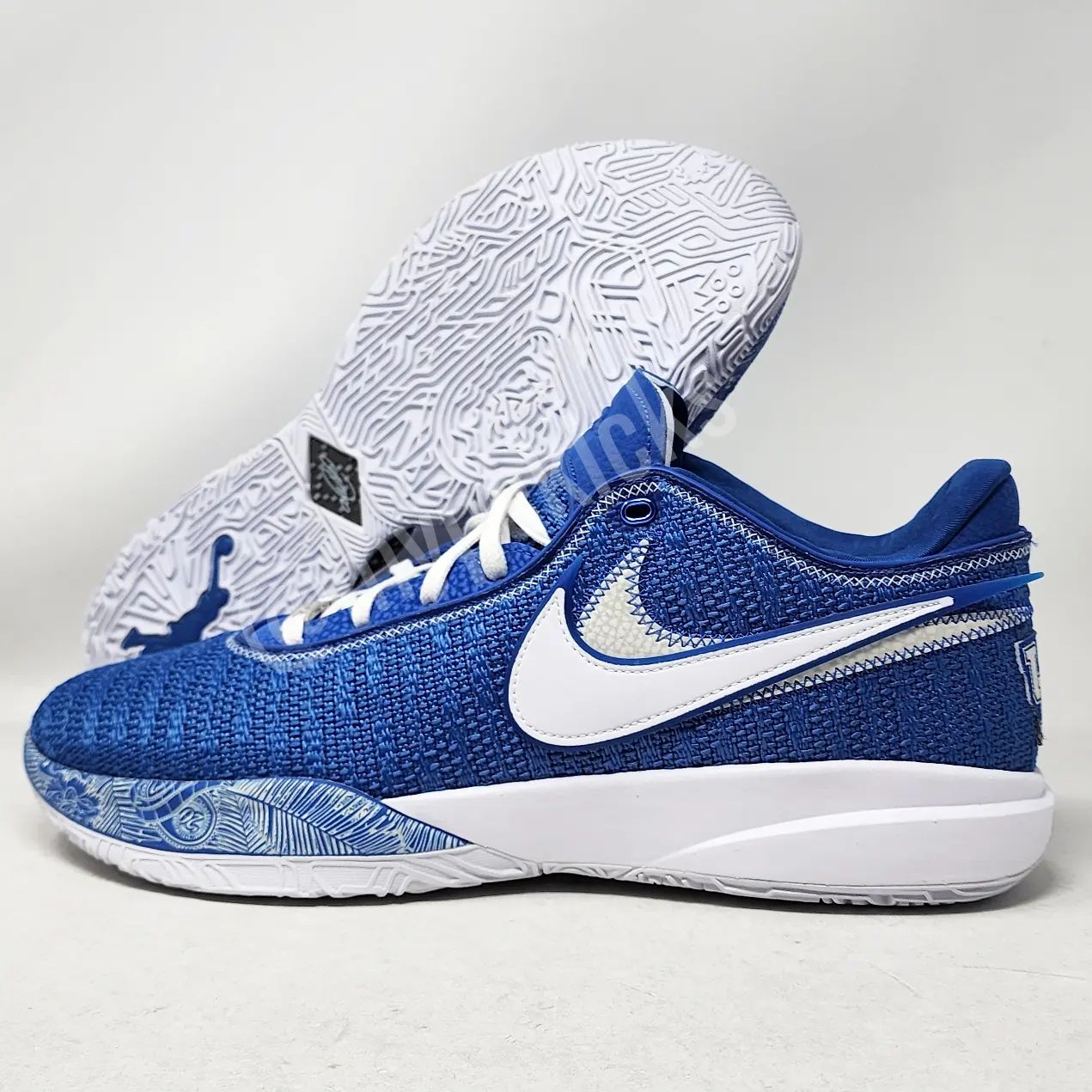 Nike LeBron 20 - Kentucky Wildcats PE