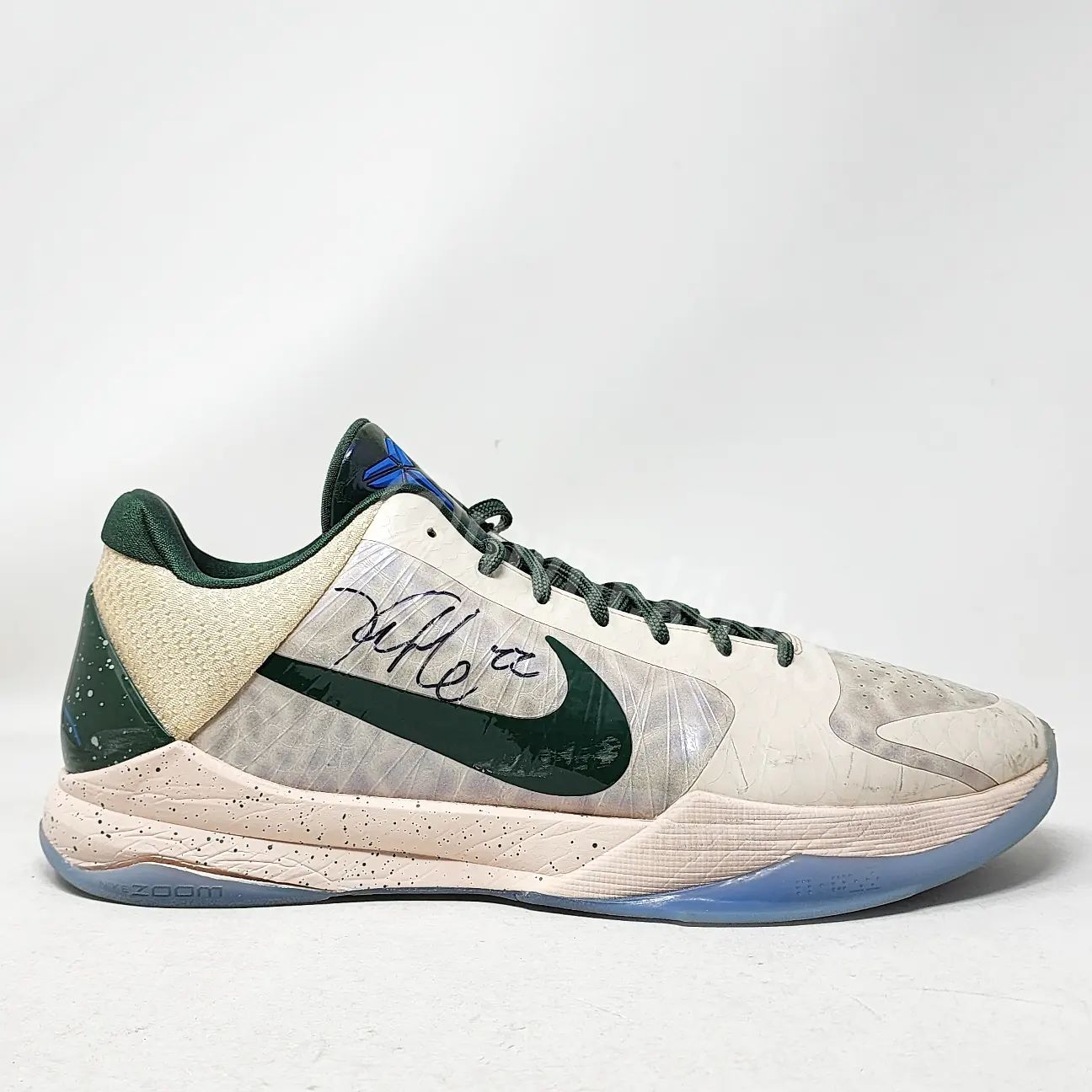 Nike Kobe 5 Protro - Khris Middleton Milwaukee Bucks PE