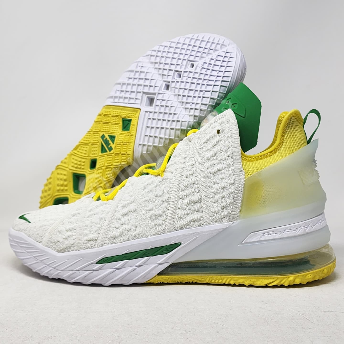 Nike LeBron 18 - Oregon Ducks PE