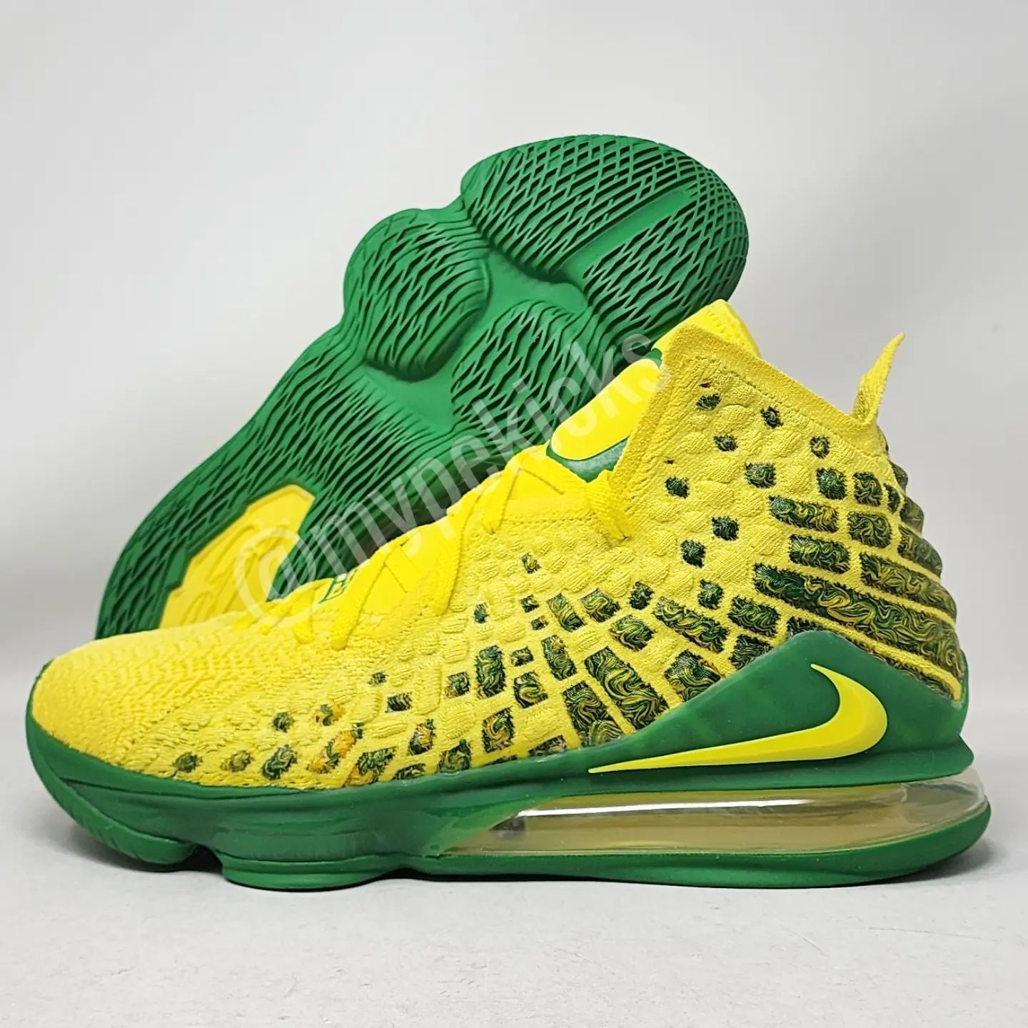 Nike LeBron 17 - Oregon Ducks PE