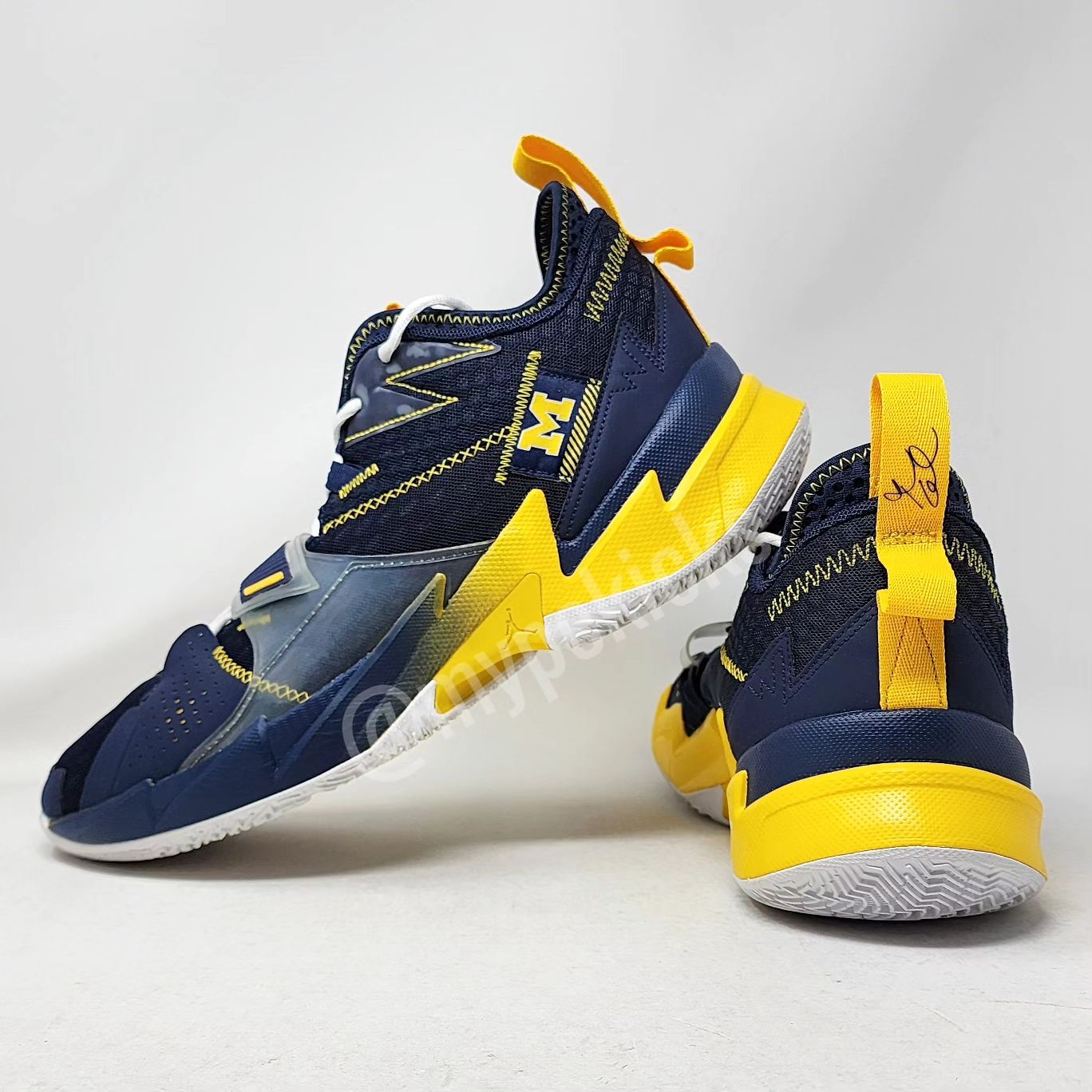 AJ 35 - 黄蜂队 PE