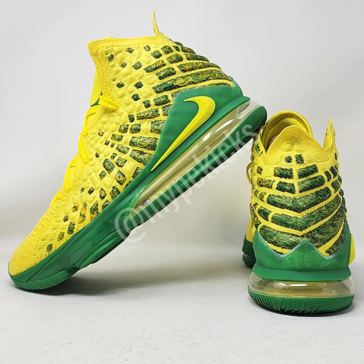 Nike LeBron 17 - Oregon Ducks PE
