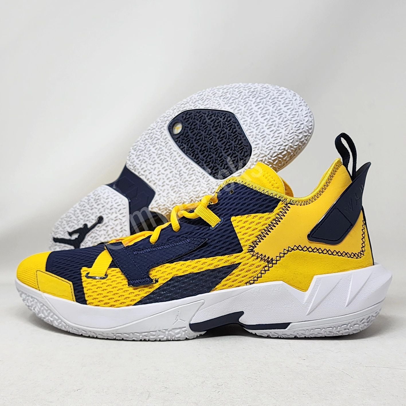AJ 35 - 黄蜂队 PE