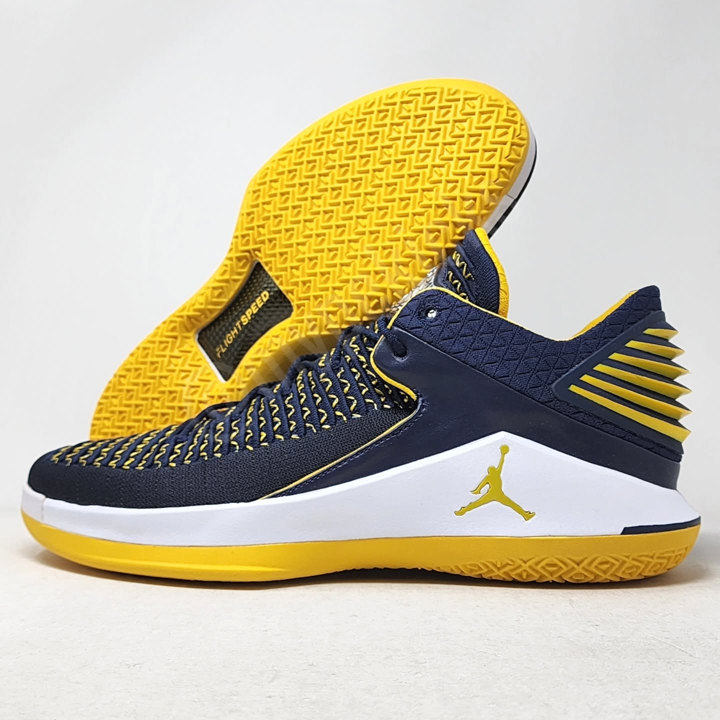 Air Jordan 32 Low - Victor Oladipo Indiana Pacers PE