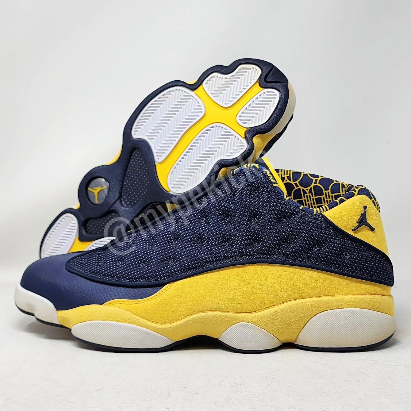 Air Jordan 13 Retro Low - Michigan Wolverines PE
