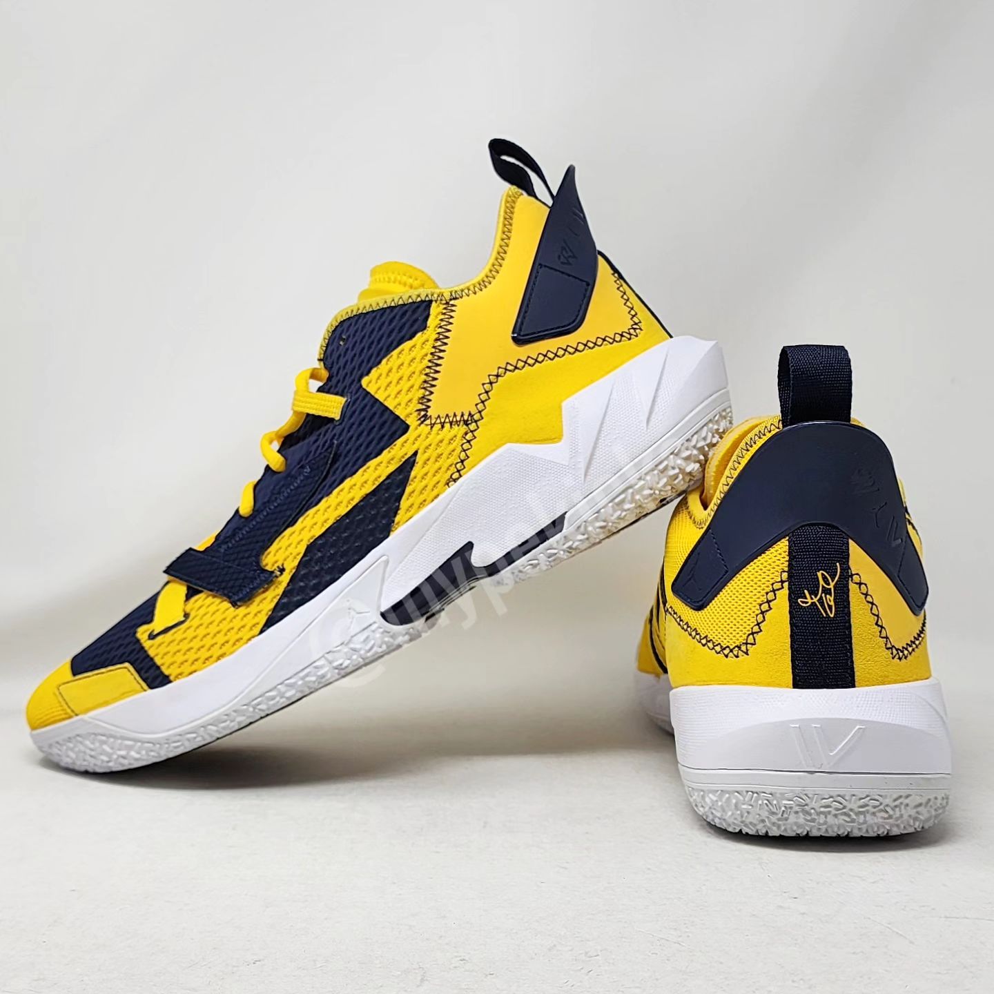 AJ 35 - 黄蜂队 PE