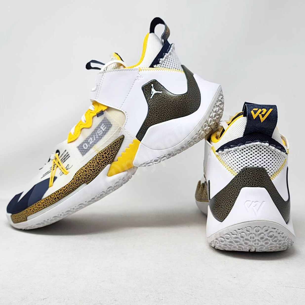 AJ 35 - 黄蜂队 PE