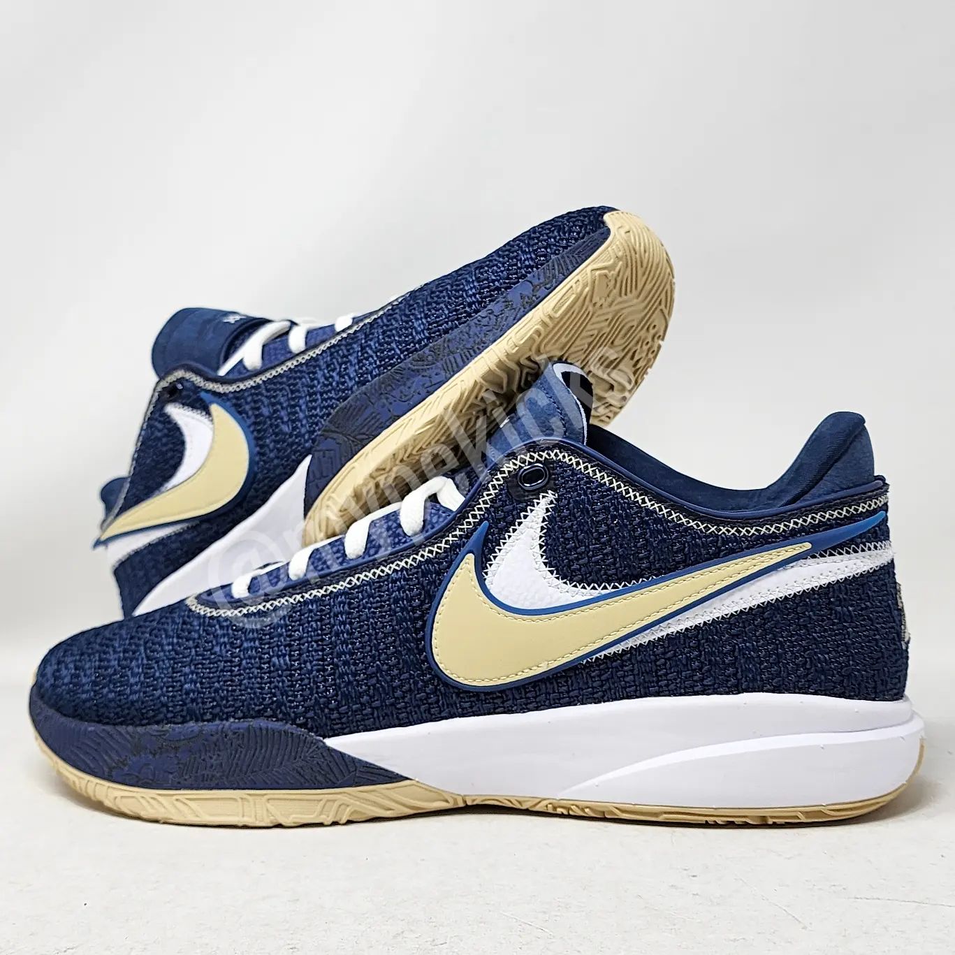 Nike LeBron 20 - Akron Zips PE