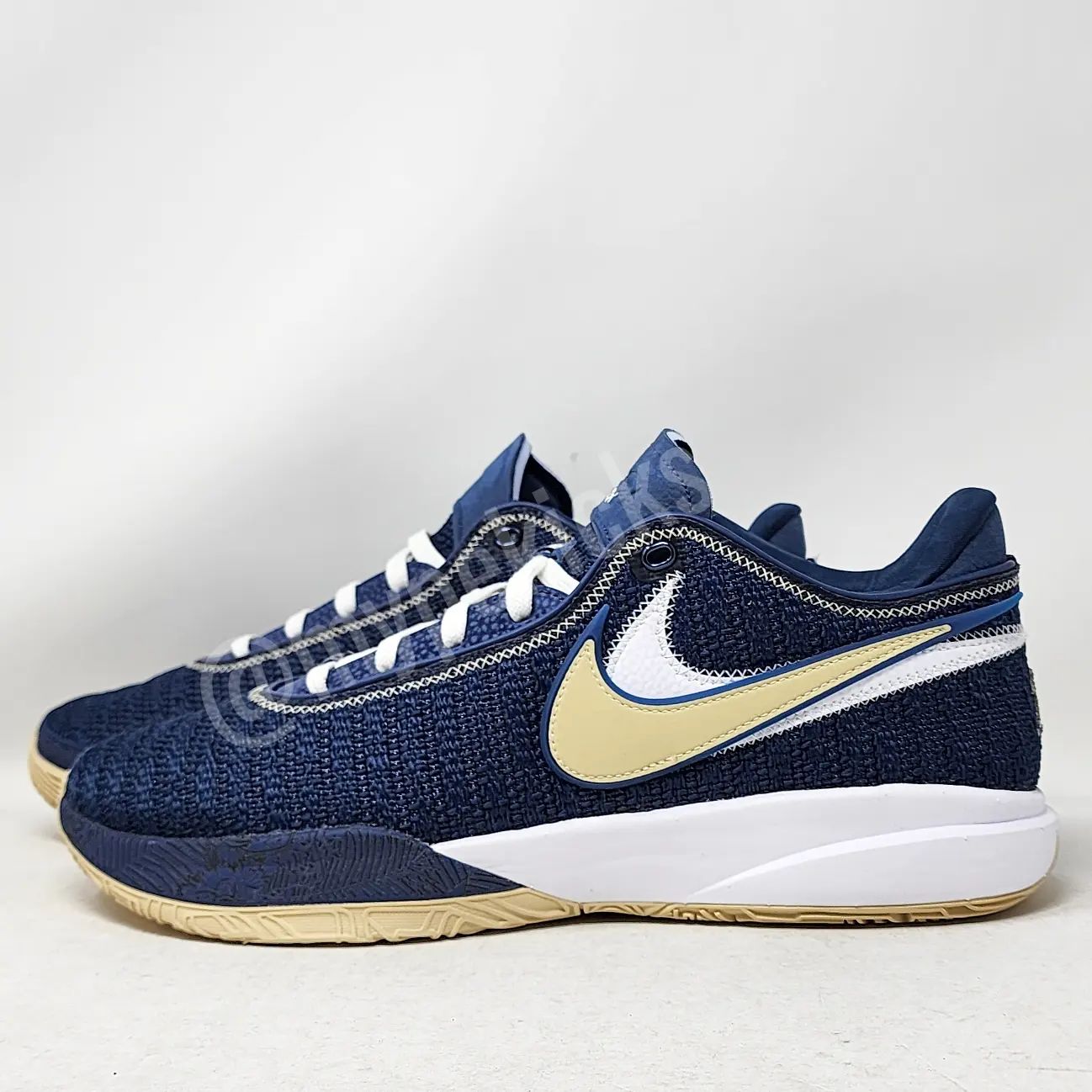 Nike LeBron 20 - Akron Zips PE