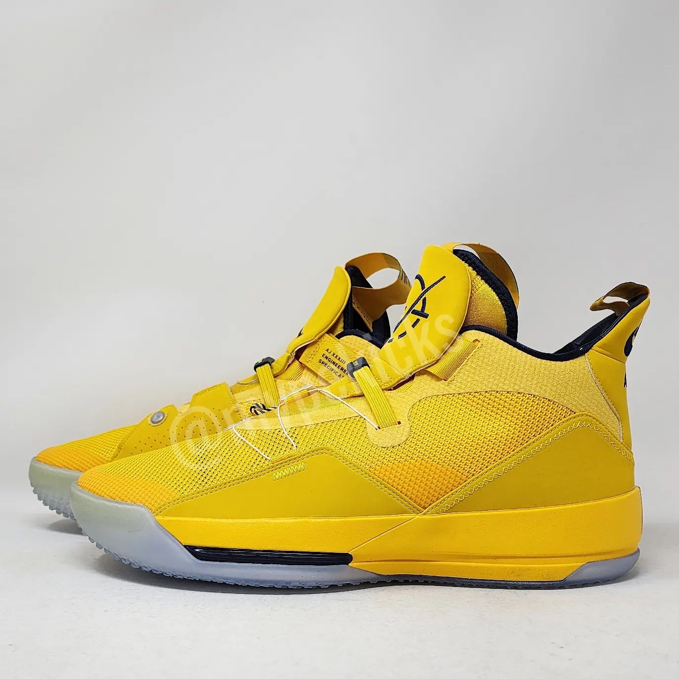 Air Jordan 33 - Victor Oladipo Indiana Pacers PE
