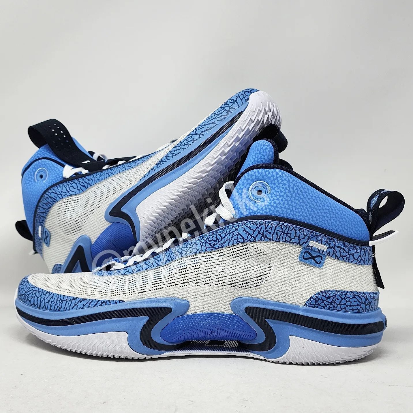 AJ 36 低帮 - 北卡大学队 PE