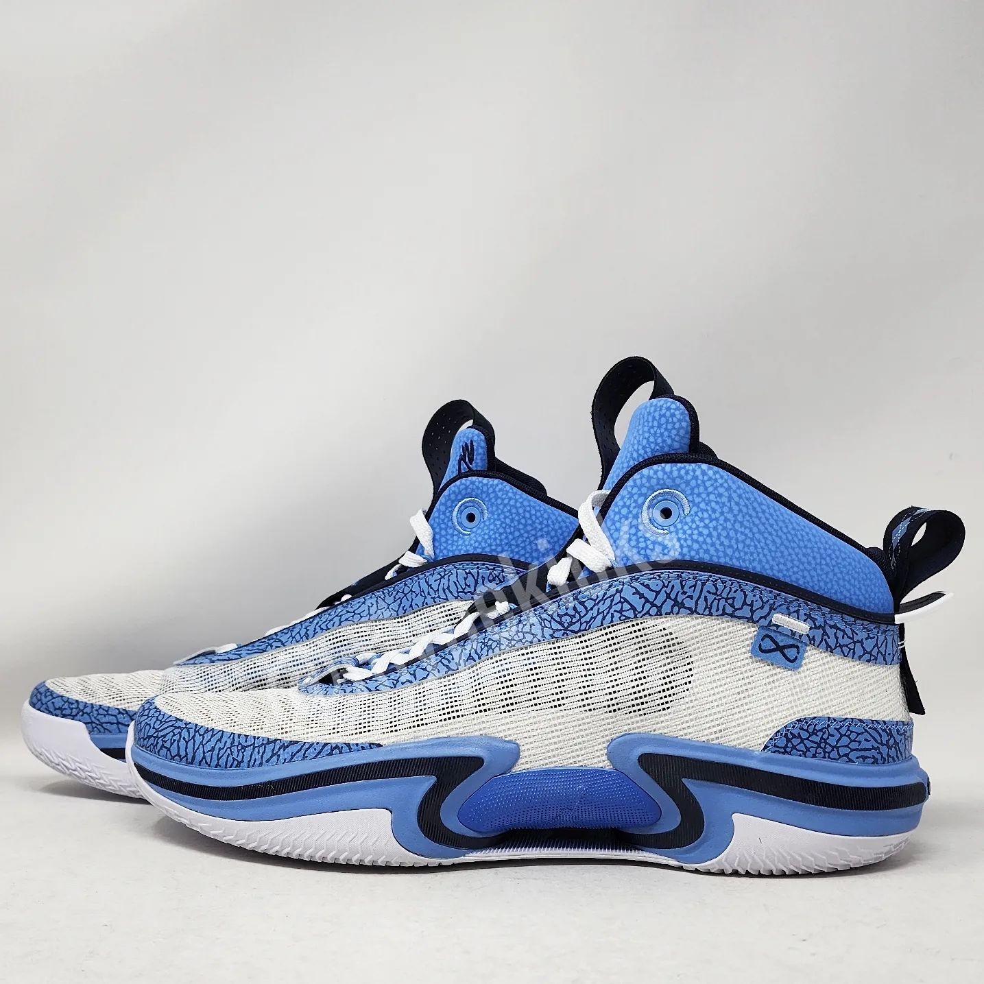 AJ 36 低帮 - 北卡大学队 PE