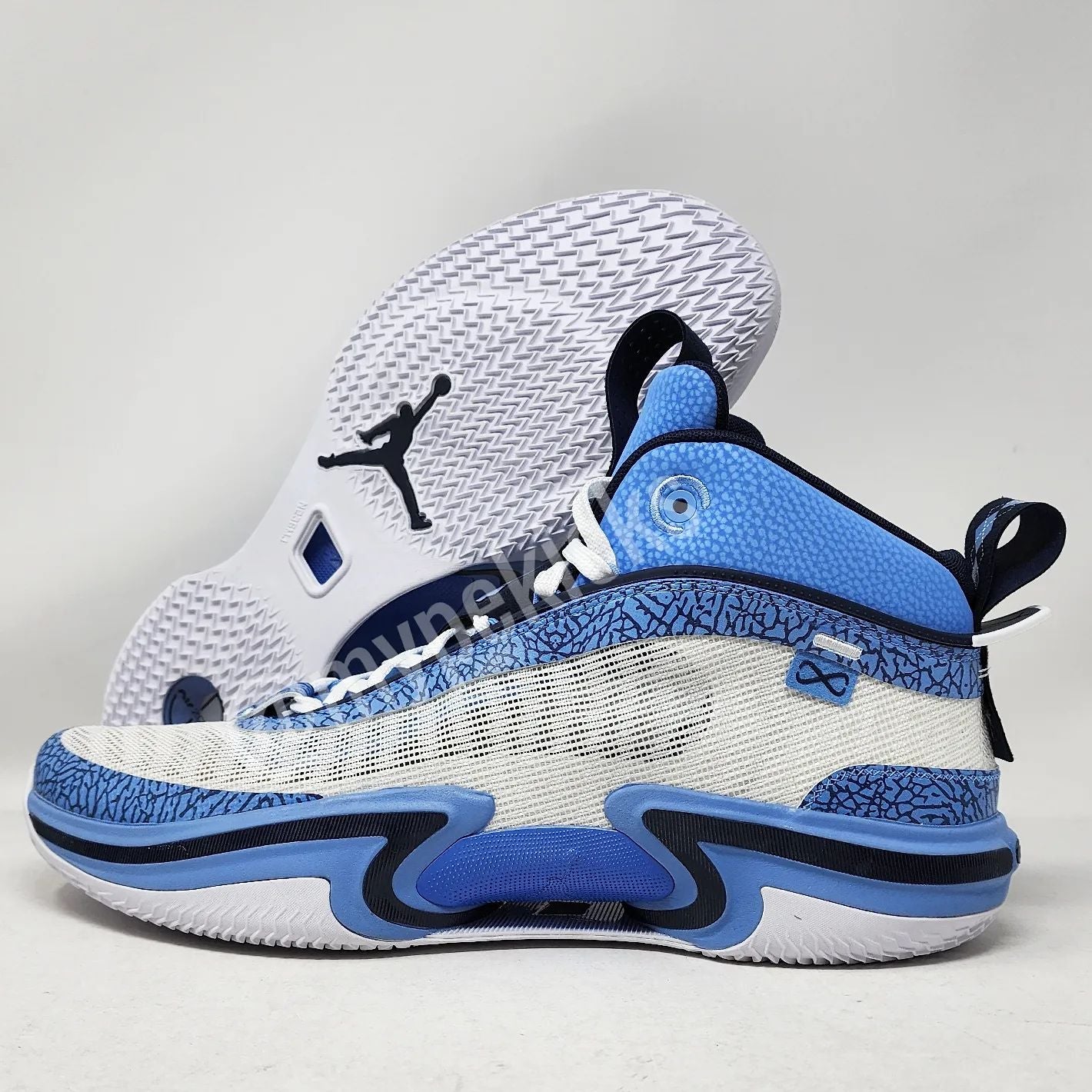 AJ 36 低帮 - 北卡大学队 PE