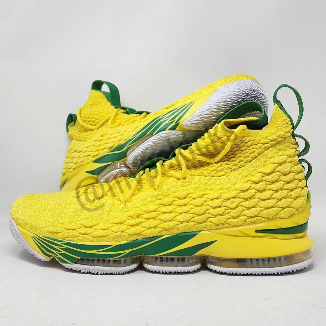 Nike LeBron 15 - Oregon Ducks PE
