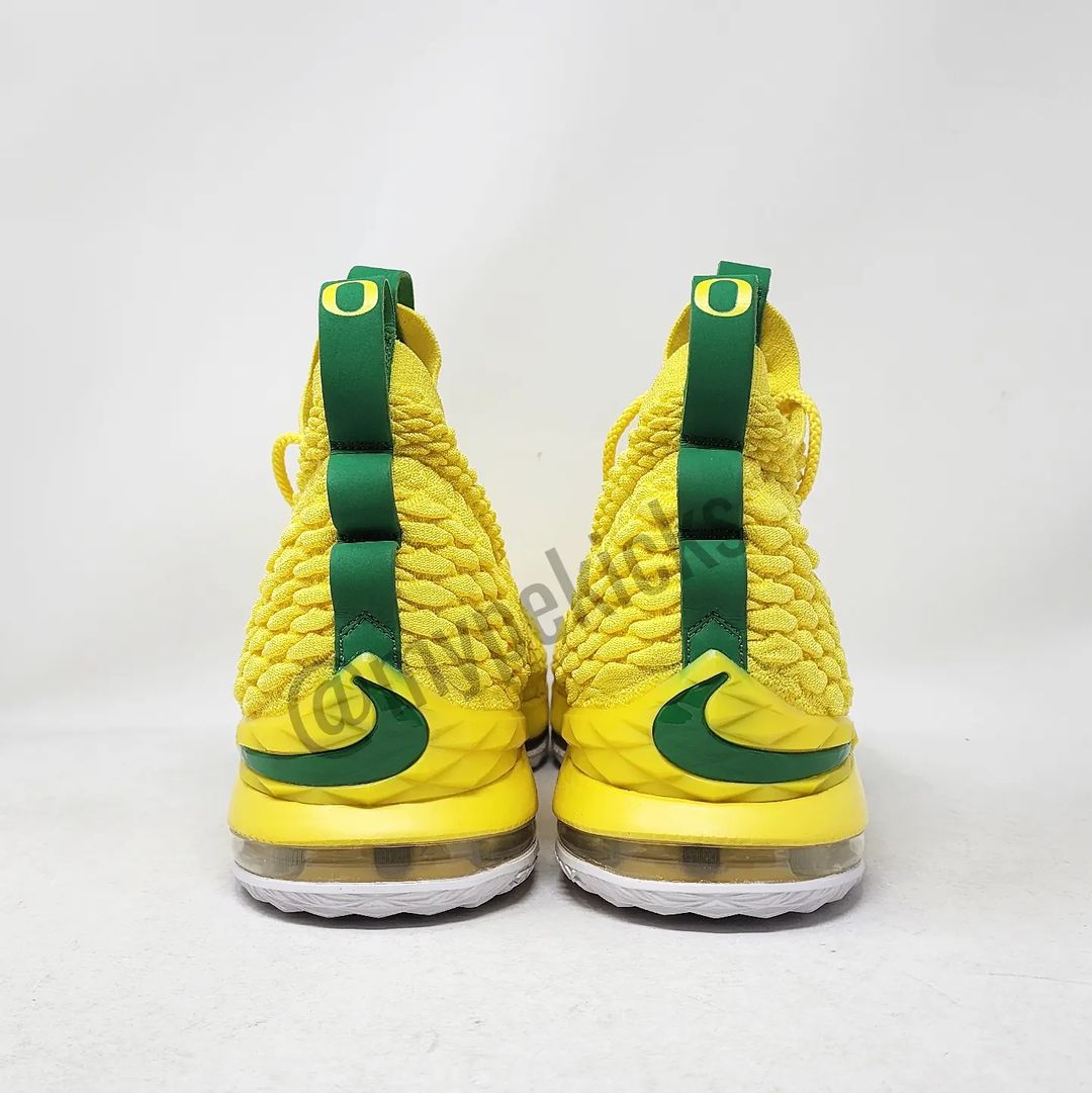Nike LeBron 15 - Oregon Ducks PE