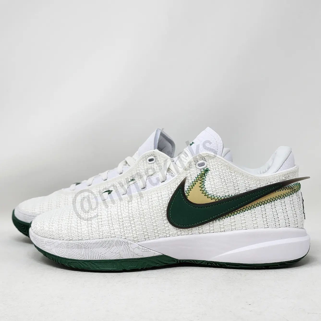 Nike LeBron 20 - SVSM HS Fighting Irish PE