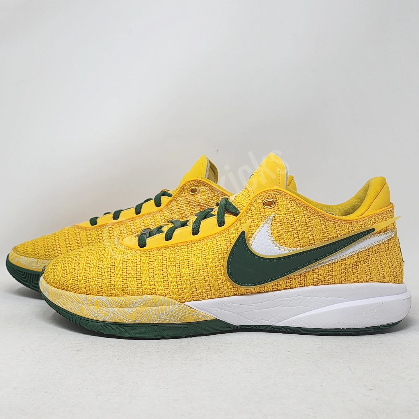 Nike LeBron 20 - Baylor Bears PE