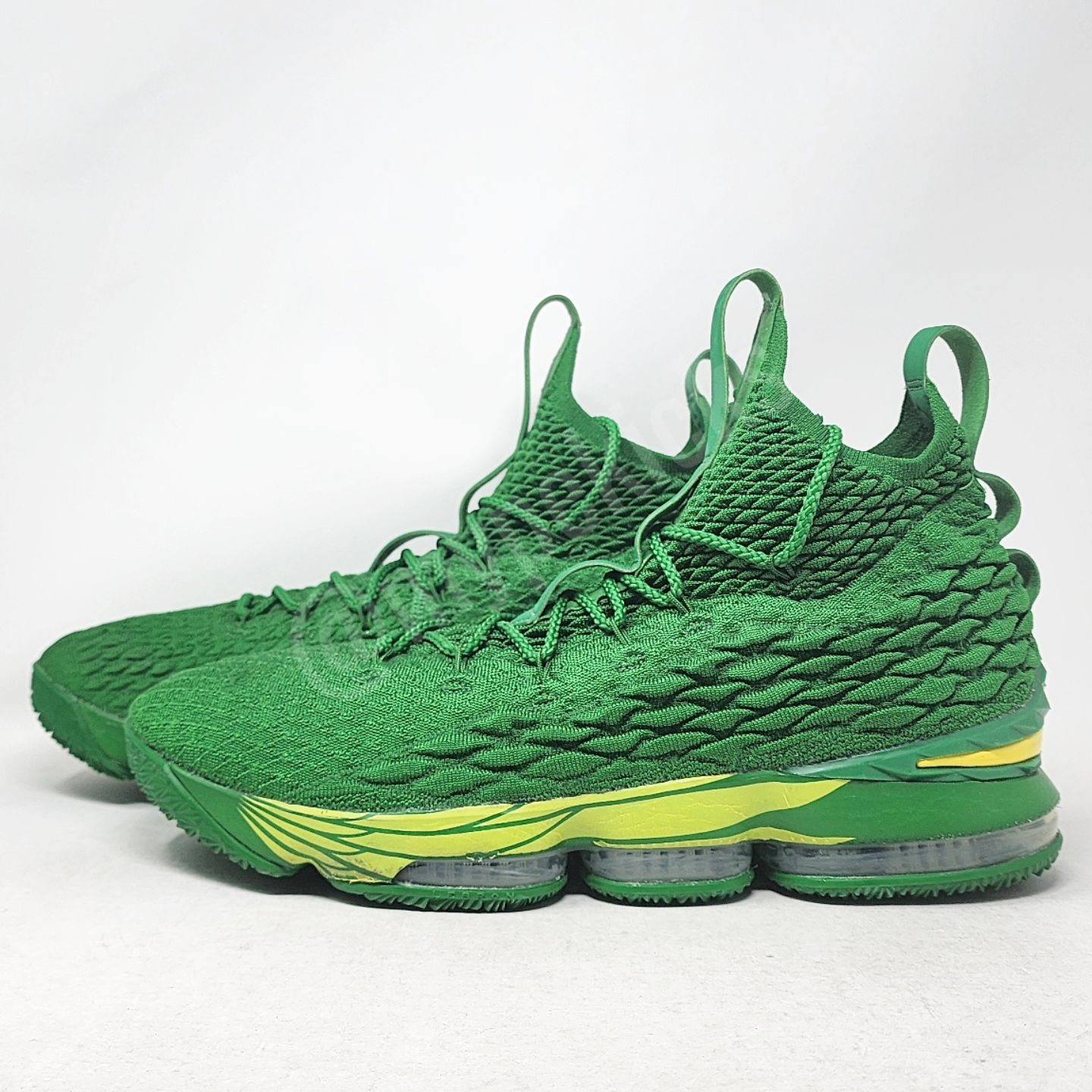 Nike LeBron 15 - Oregon Ducks PE