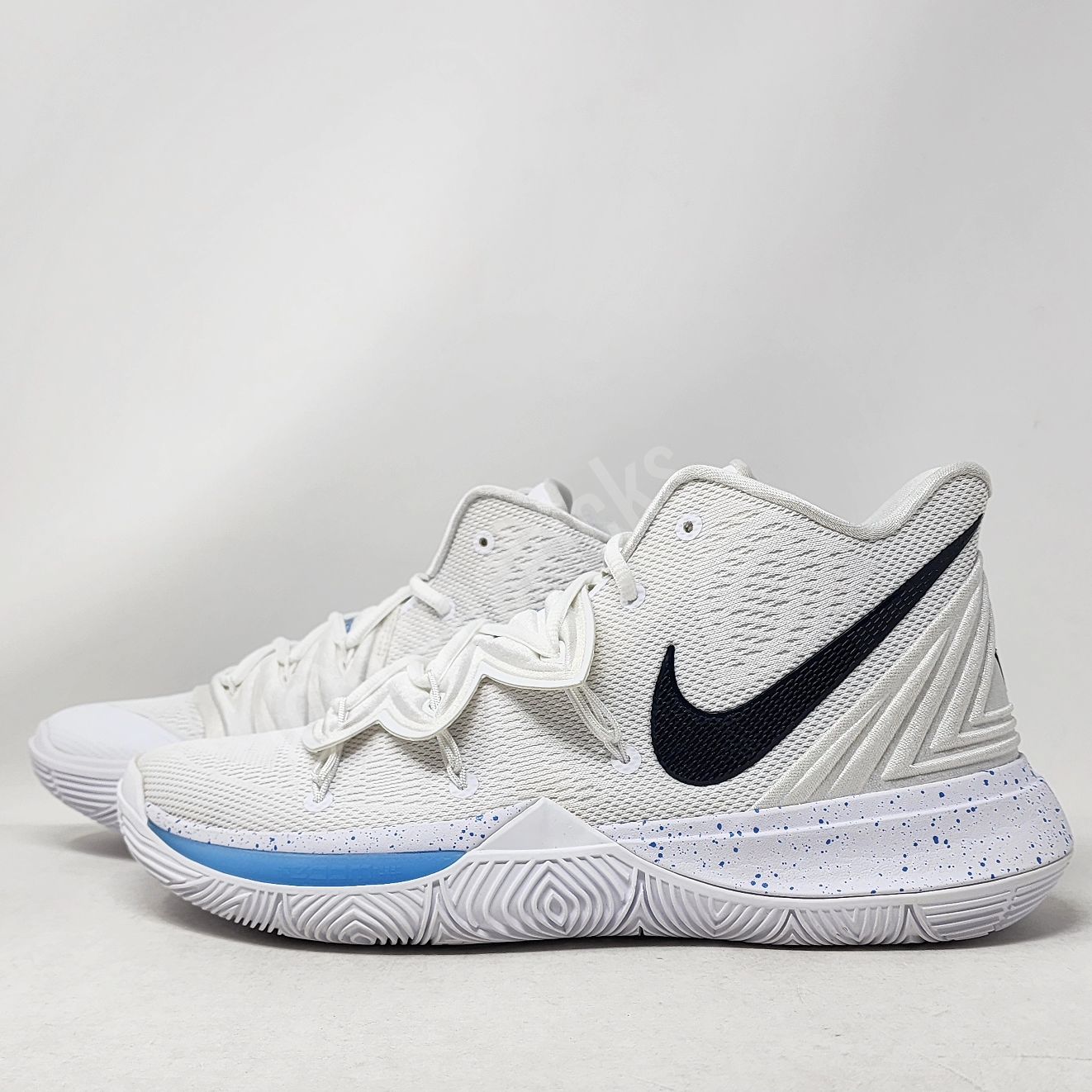 Kyrie 5 shops shoes blue